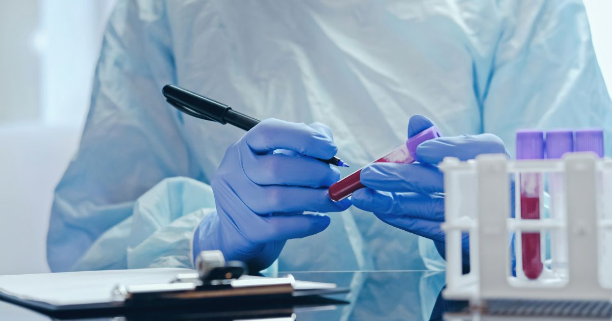 NFS Prise de Sang : Guide Complet 2026 | Dr. Sophie Bernard