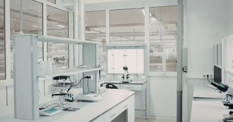 Laboratoire Unilabs : Guide Complet 2026 | Services & Avis