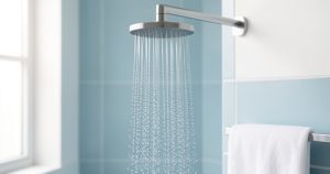 Douche matin ou soir : l'avis d'une microbiologiste sur le meilleur moment